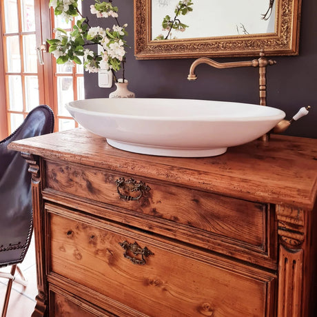 Country-style bathroom furniture