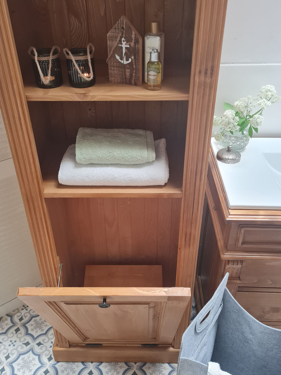 Arvid - Country house linen cupboard in Wilhelminian style