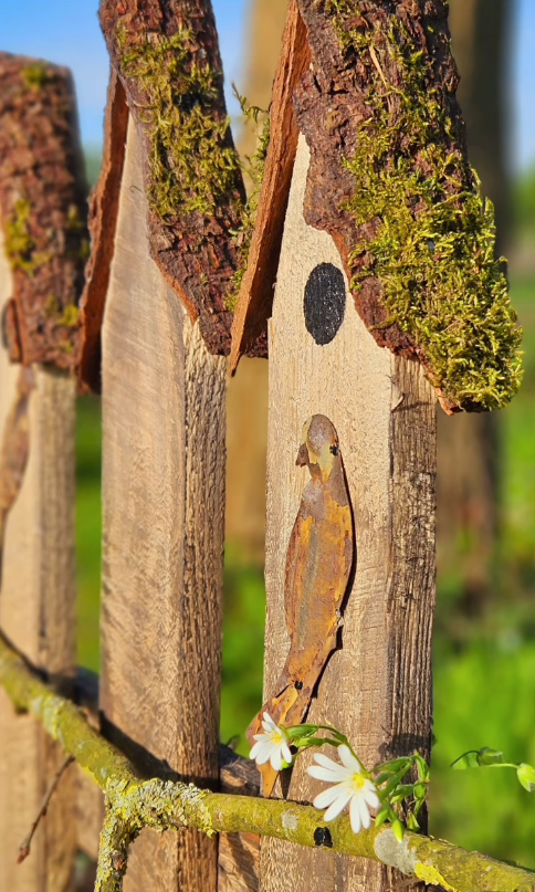  Ein DIY-Projekt für Ihre Garten-Deko: Vogelhaus-Reihenhaus aus einer Europalette