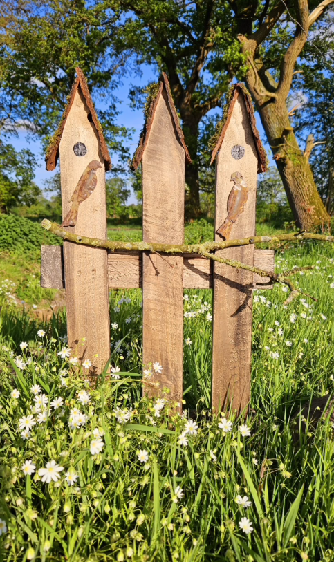  Ein DIY-Projekt für Ihre Garten-Deko: Vogelhaus-Reihenhaus aus einer Europalette