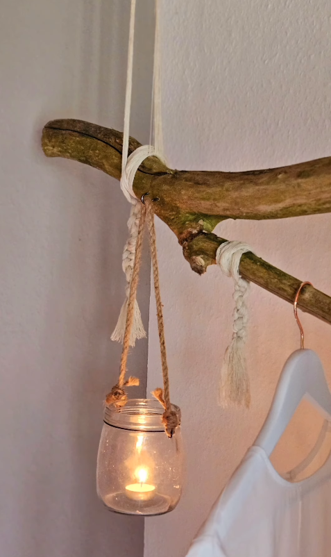 Selbstgemachte Ast-Garderobe im Boho-Style