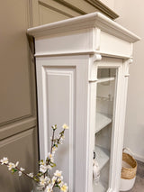 "Faro" - Elegant country house wardrobe with glass door