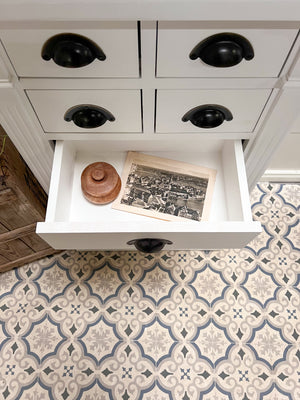 "Belfort" - Half-height, white cabinet in country house style