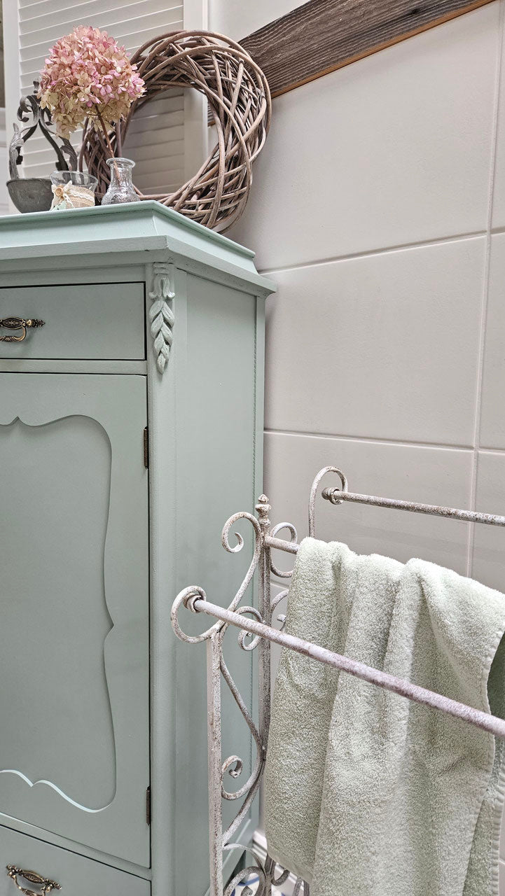 Jero - Romantic towel rail in shabby chic style