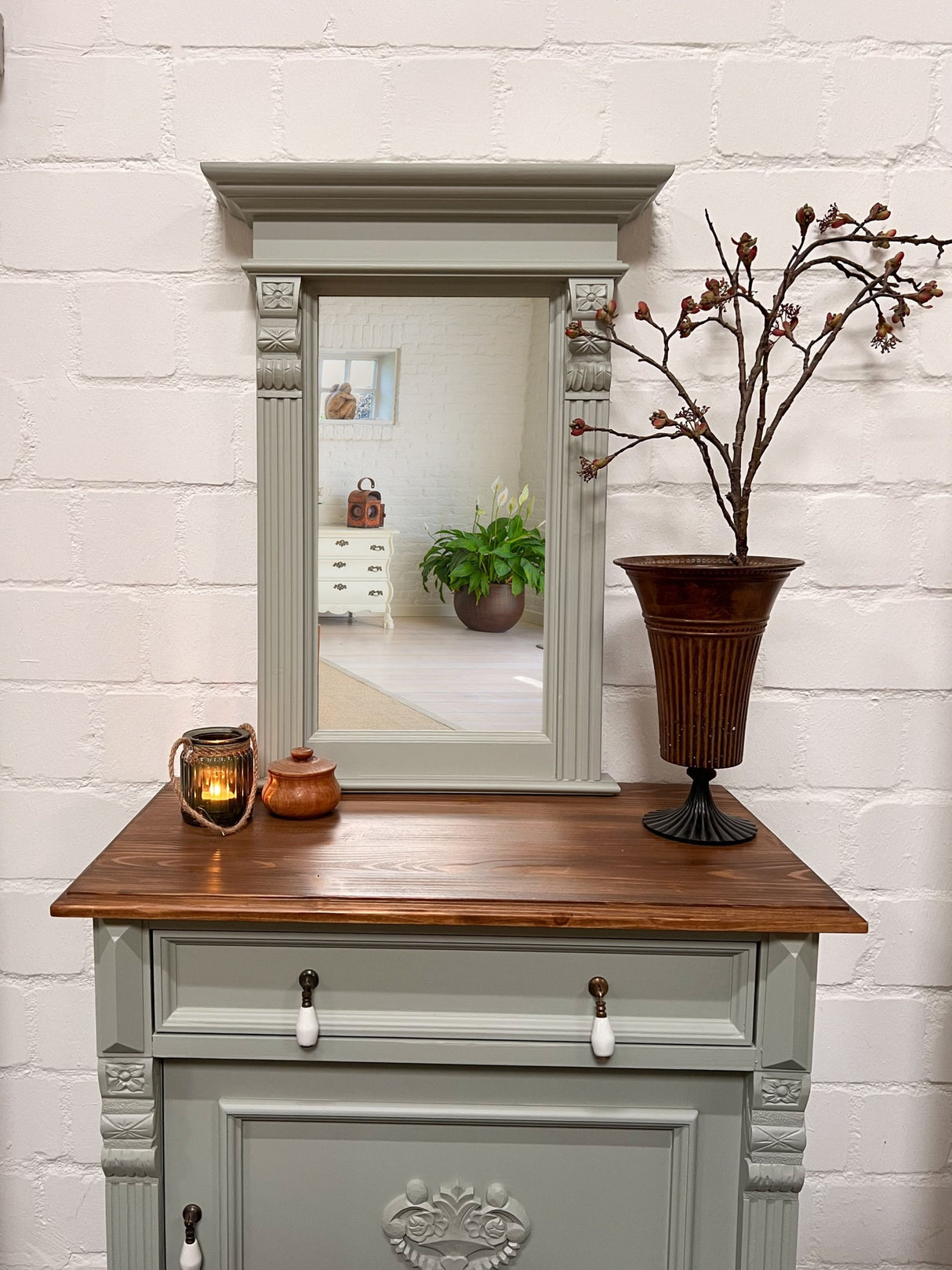 "Lund" - Small solid wood wall mirror in mint green