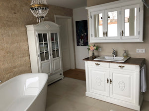 Manon - Large mirror cabinet with three doors in a country house look