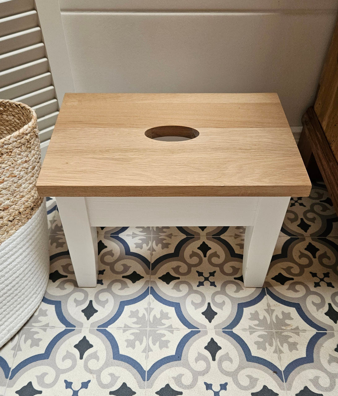 Miron - Petit tabouret de marchepied, meubles de campagne en bois massif blanc