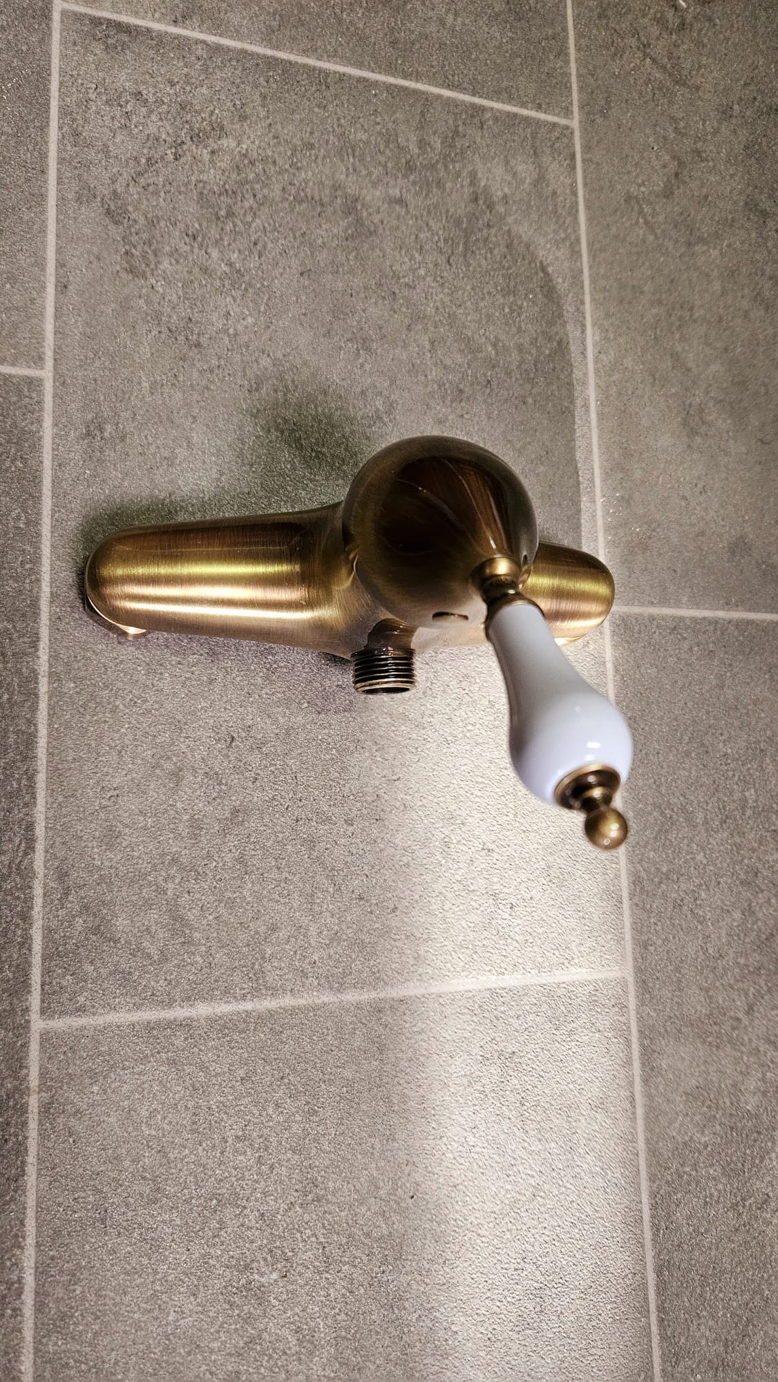 Picton bronze - Matching shower fittings (surface-mounted)