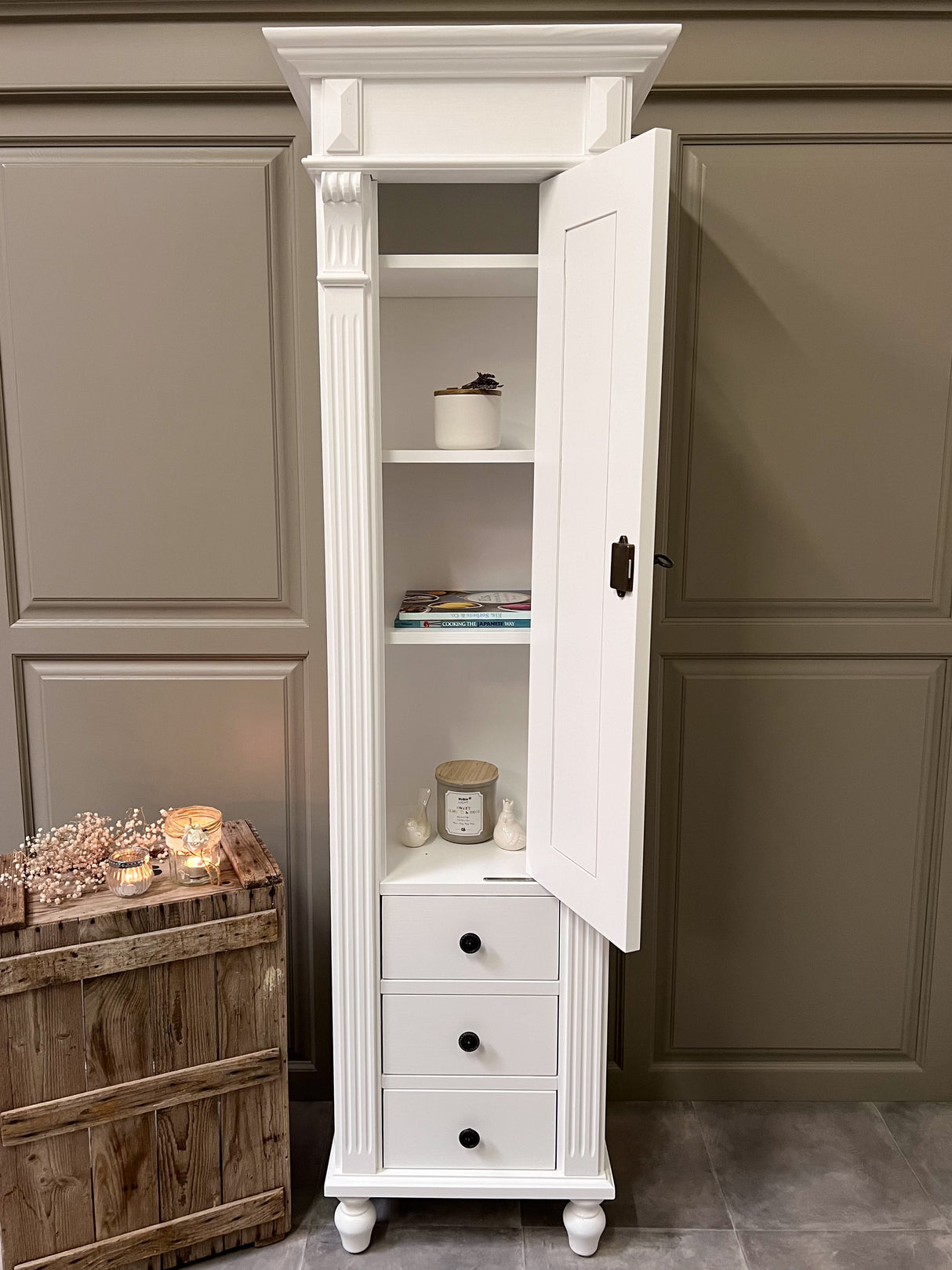 "Marille" - armoire haute étroite de style campagnard