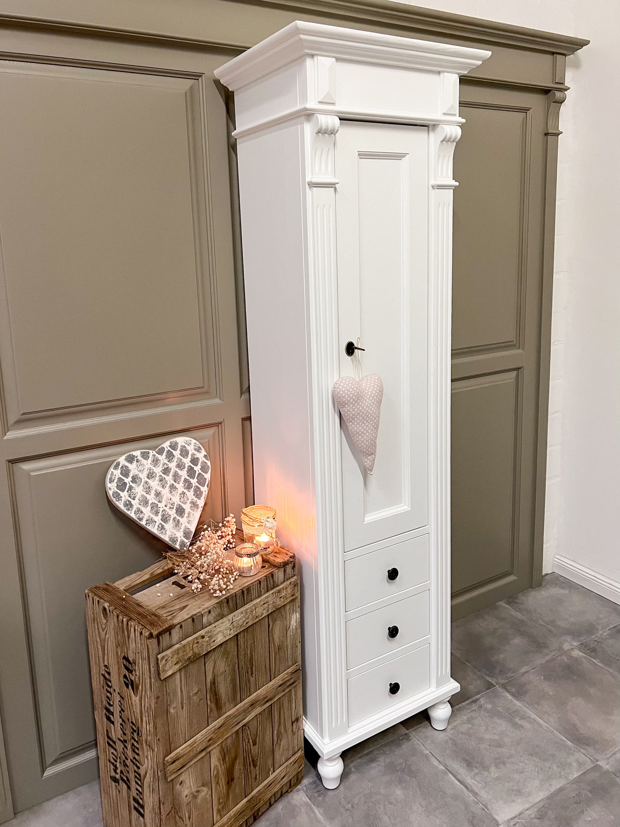 "Marille" - armoire haute étroite de style campagnard