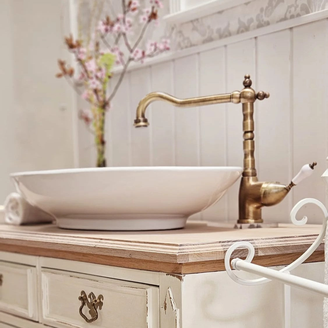 Mosel bronze large - Faucet in antique brass look, single lever mixer bronze in country house style